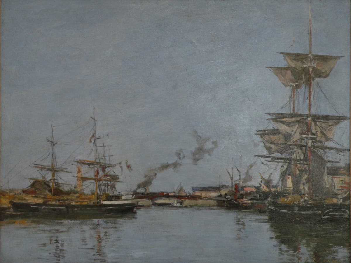 Tableau : des voiliers et un vapeur dans un bassin aux eaux calmes, sous un grand ciel gris.
